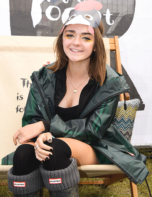 thronescastdaily:  Maisie Williams at the Parklife Festival in Manchester, June 2015