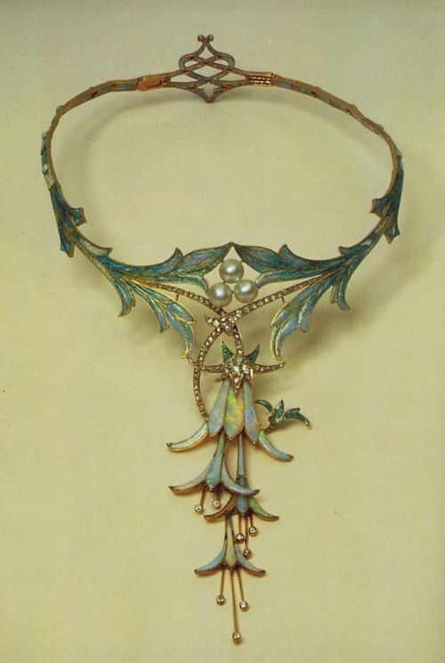 Opal fuchsia necklace, design by Alphonse Mucha