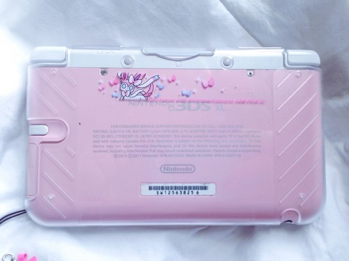 flygons: sylveon 3ds xl/ll case. ♥