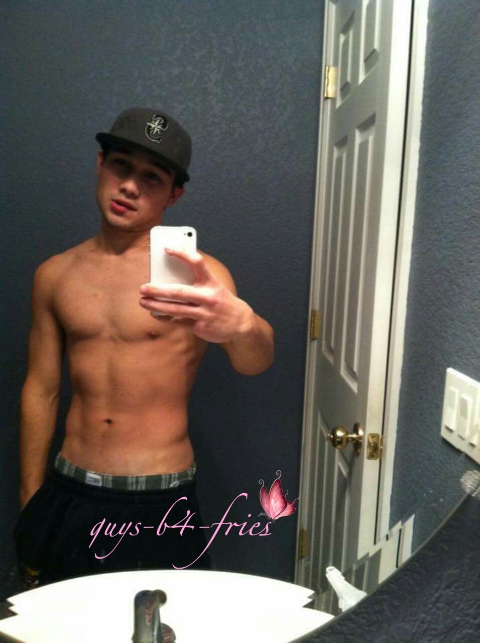 straightbaitedguys:  He looked yummy with the hat on.