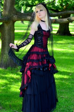 victorian-goth:  Victorian goth http://victorian-goth.tumblr.com/