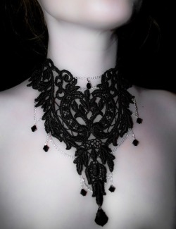 spedrucker:  victorian-goth:Victorian goth