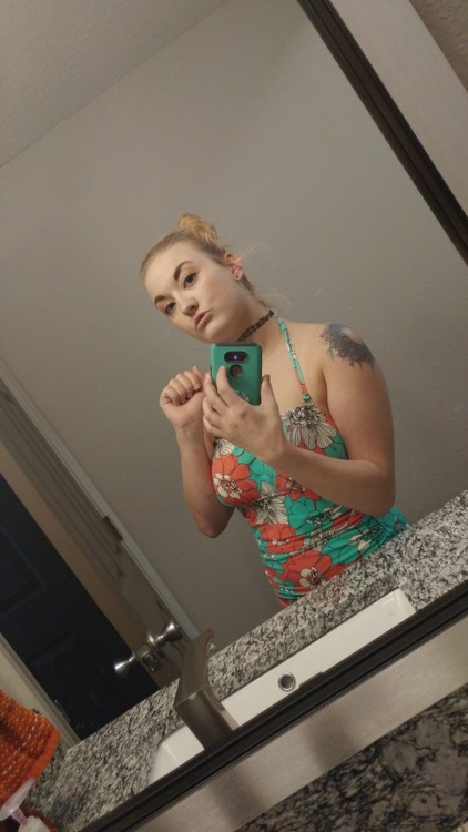 yerdua-pixel:  When your friend has the best selfie lighting/mirror ever in their bathroom…  Psst. There’s nude versions of this on my private blog ;) message me!!