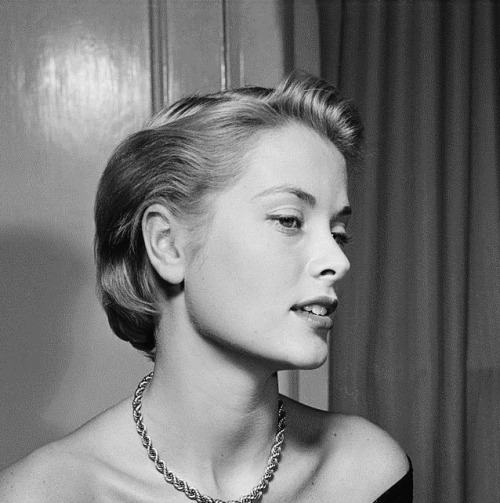 the-marriage-of-heaven-and-hell:Grace Kelly, 1949