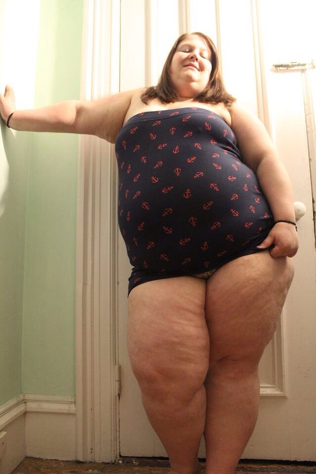 bbwbootycellulite:  bbwssbbwlover:  Belly Feel!  &amp; Thighs👌👌