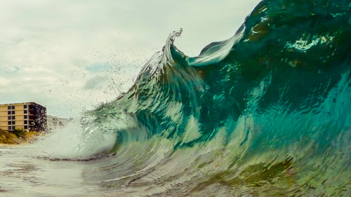 nevver:  Shore break, Alex Beker 