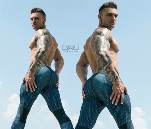 lyon8668:  😱 WOW! I need that kind of body and those tights!!! AMAZING PIC 👌🏼😏 