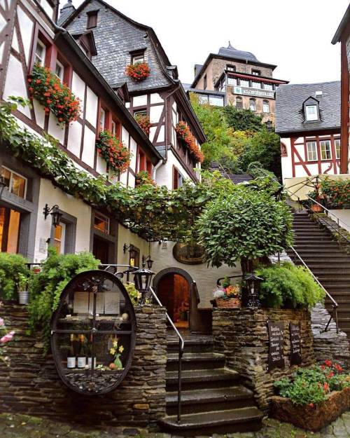 legendary-scholar:  Charming small town of Beilstein, Rheinland-Pfalz, Germany, Photo by @insta_ksou