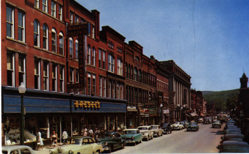route22ny:  Bresee’s Oneonta Department Store was once the place to shop in “The City of the Hills” as Oneonta, New York is known.  But its days were numbered once shopping centers were built and chain stores (yes, Wal-Mart) moved into the area,