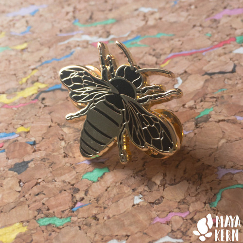 mayakern:i am SO HAPPY to finally be able to reveal my Bee Sanctuary Set – comprising a gold foil ac