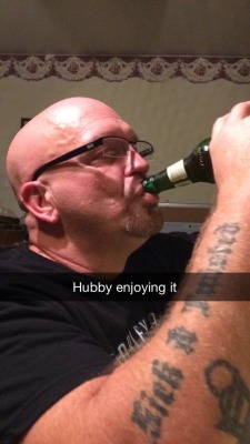 devilishangel37:  Hubby enjoying his cream flavored beer from my pussy!  #relationshipGoals