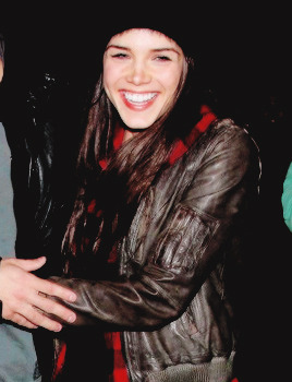 marie avgeropoulos.