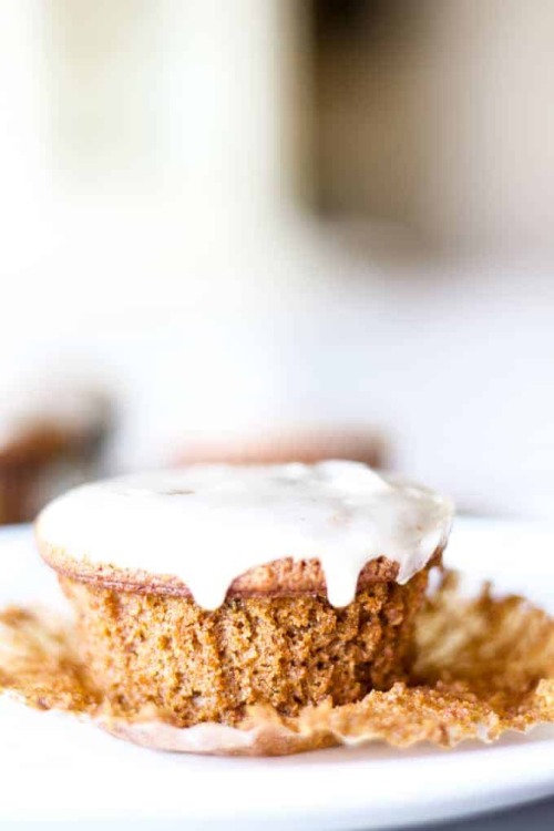 vTasty- Visually Tasty Food Blog Gingerbread Cupcakes with Maple Glaze via Tumblr