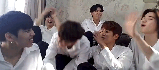 hoyainifinite:  the most beautiful sight in the world is seeing infinite laugh ♡