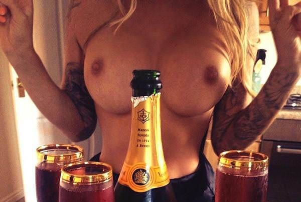 nudecelebritybabes:  Chelsea Ferguson Nude Leaked Selfie