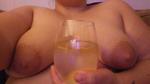 Sex daddysthickprincess:Tits and wine  pictures
