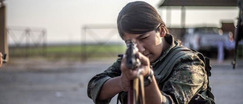 irina-spalko:disneydamselestelle:unrepentantwarriorpriest:Kurdish Warrior WomenFearlessly fighting t