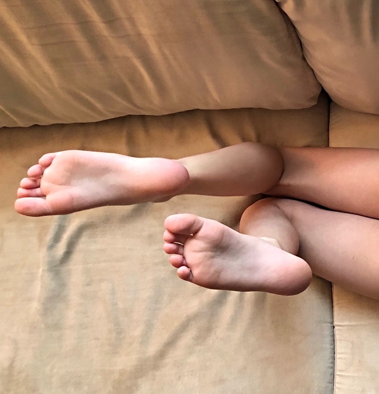 sweet-feet-and-more:  footfan20:Ugh. I’d squirt all over these. 🍆💦 Those