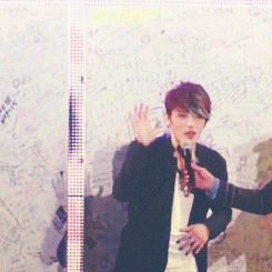 -everdeen:  Jaejoong runs away during gwiyomi  