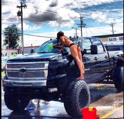 onyourkneeswhereyoubelong:  semi-sweetsouthernbelle:  This could be us but you’re fuckin’ round…  Darlin’, stop wastin’ your time  with that thing and get a Powerstroke….  Mmm sexy!