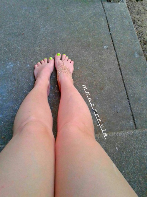 just-a-creepin69:  I thought you all might enjoy the new bare foot sandals hubby bought me ;-)