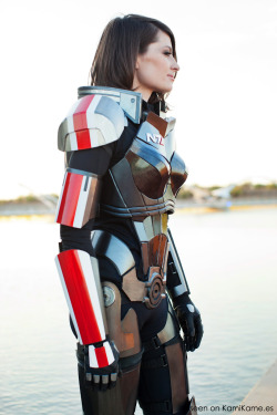 sakafai:  Absolutelly awesome female Commander Shepard armor. 