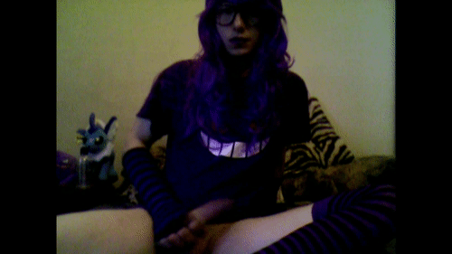 hakuru15:  lilnishamaid:  *awkwardly enters my blog* soooo….heeeey everyone.. i