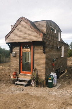 harsh-mellows:  litbugi:  This tiny home has a rustic exterior and a light and modern interior: http://tinyhouseswoon.com/esket-tiny-house/   I need this tiny home