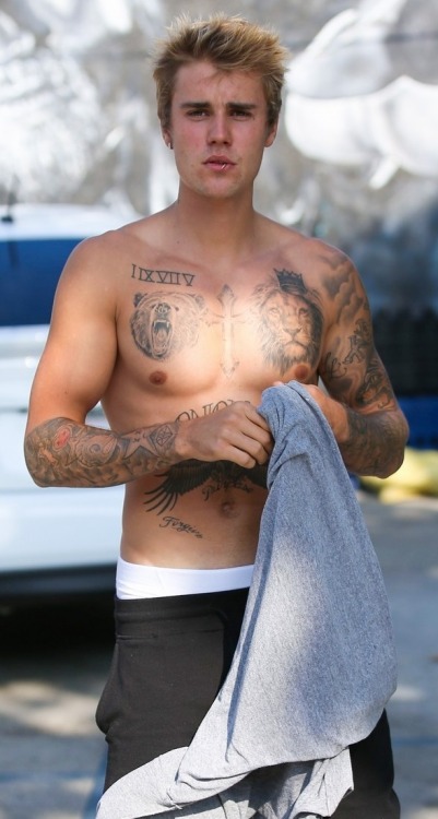 Justin Bieber at a Skate Park in West Hollywoodhttp://www.vjbrendan.com/2017/09/justin-bieber-at-ska