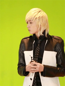 gohma-nuts:  Ren: Wake up!! 