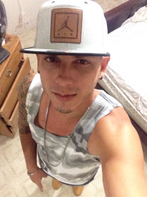 jmanuelo:  Mi sueldo lo comparto con el me dejo q me clave 