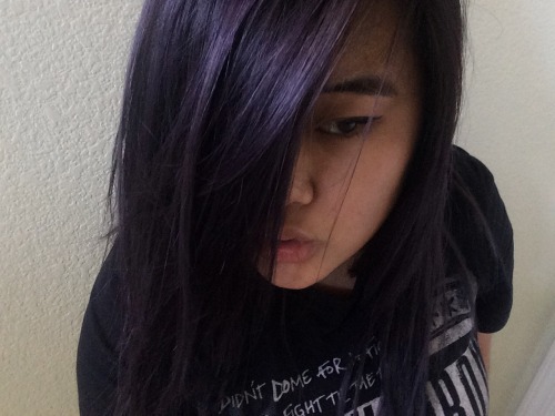 anakihn:mcr’s black parade plays in the background(i dyed my hair from blond to black/violet l