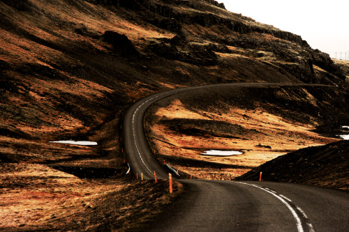 katesworld: ENDLESS ROADS. ICELANDPhoto: Kate Bellm