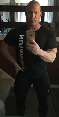 irishmusclegod:  Today’s selfie.