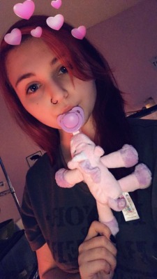 sadstonerbabyy:  my paci holder came in today!!