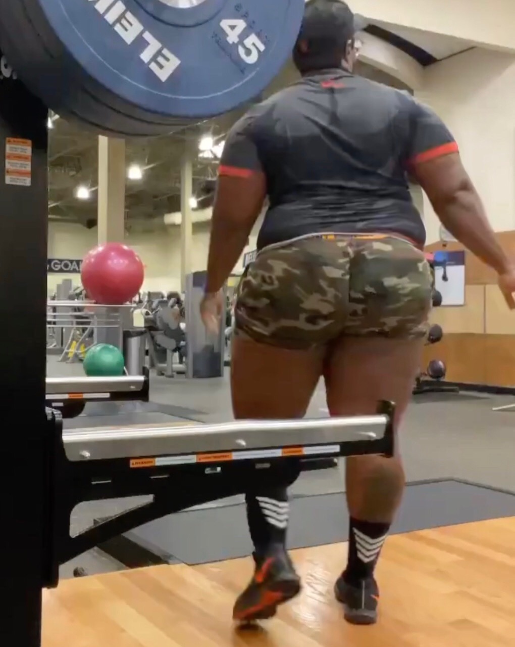 fatmenwithbigbellies:You go to the gym and you see this man. What do you do?