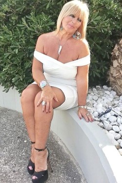 olderberriessweeterjuice:  Very nice on ++ Older Berries Sweeter Juice ++See More MILFs and GILFs