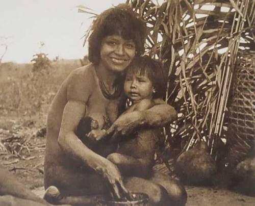 Nambicuara woman and her son.Ph. by Luiz de Castro Faria,1938 (Department of Culture of São Paulo).