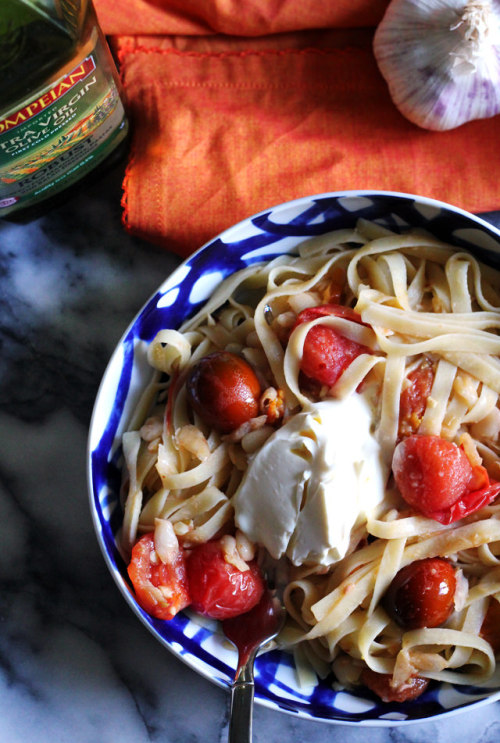 foodffs: Garlicky Fettuccine with Tomatoes, White Beans, and MascarponeReally nice recipes. Every ho