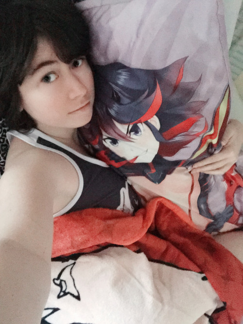 usatame:  What do I do on a lazy Sunday?Chill with my waifu <3 :PThanks to Rick for getting me this Ryuko blanket off my wishlist, it’s so freakin’ soft! >///w///<My cat is weirdly obsessed with the blanket as well:   so much envy yet so