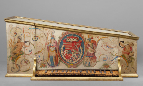 Glasglockenklavier, ca. pre-1596Anonymous (Austria)- Materials: Body: Softwoods • Keys: Beech, eboni