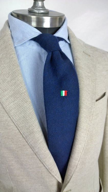 violamilano:
“Viola Milano “Italian flag” cashmere tie at Spiga 3…
www.violamilano.com
”