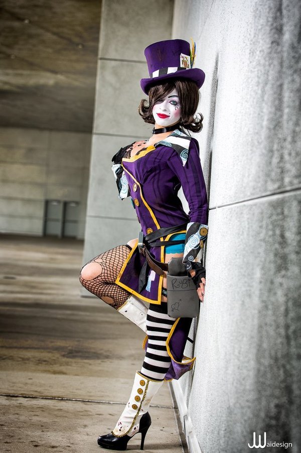 cosplayandanimes:  Mad Moxxi - Borderlands 2 source 