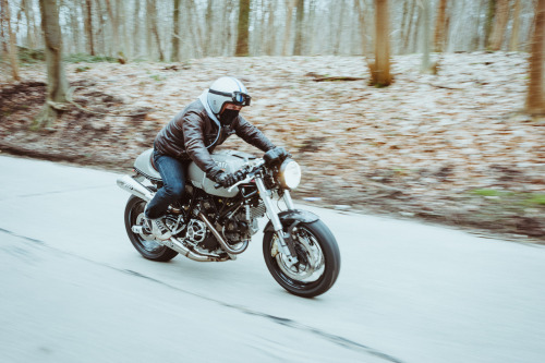 fredlegrigri:Flying Andy riding his superb Hermanus Volante.You may have seen this bike before.