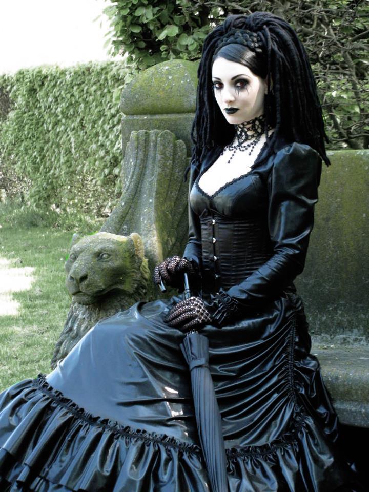 victorian-goth:  Victorian goth  http://victorian-goth.tumblr.com/