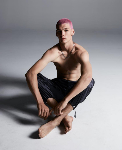 justdropithere: Hugh Burry by Jesse Lizotte - GQ Australia, Jan 2018