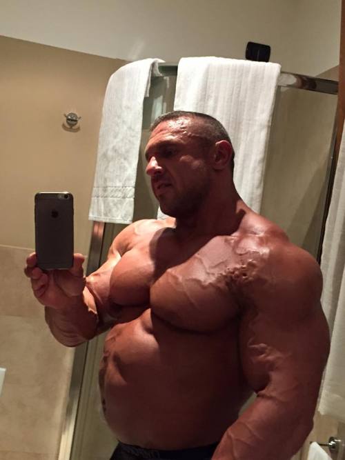 keepembloated: thickasawrist: Old man muscle and roid gut. NOTHING hotter! A swollen muscle belly ab