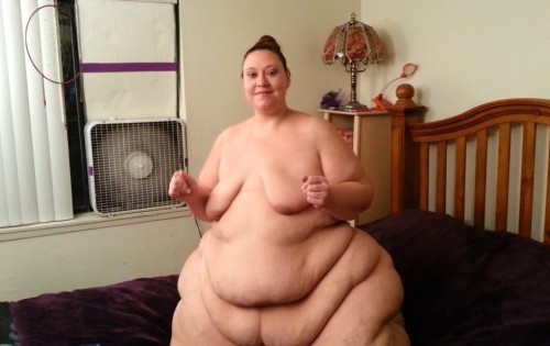 putyourweightonit:  Mystic Roses My Fluffy Fat Body 