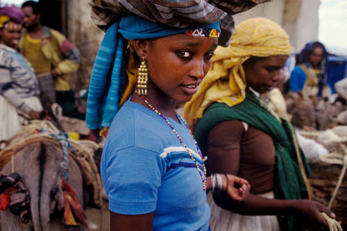 mvtionl3ss:Ethiopia - Harar - women in the market place. Photo by Mike Abrahams