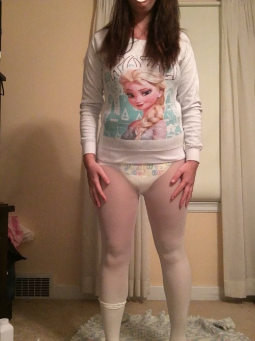 Sex diaperedmilf:  I loves my Elsa! Perfect outfit pictures